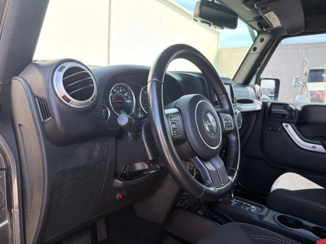 Used 2018 Jeep Wrangler Unlimited Sahara AWD/4WD image 10