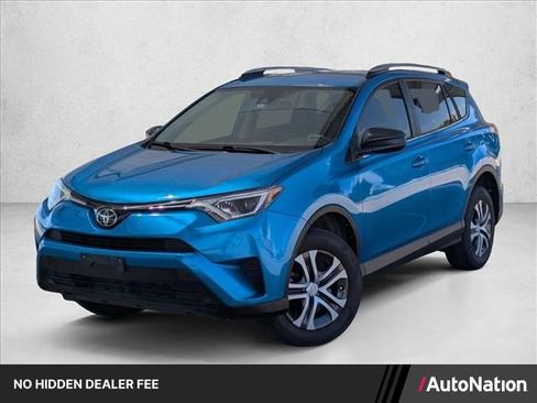 Used 2018 Toyota RAV4 LE FWD image 1