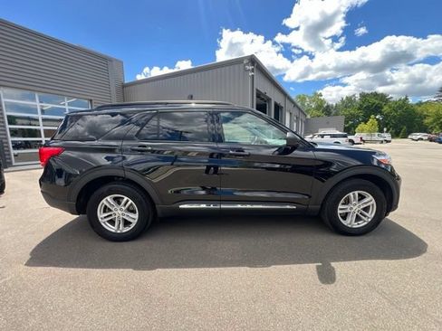 Used 2023 Ford Explorer XLT w/ Equipment Group 202A AWD/4WD image 4