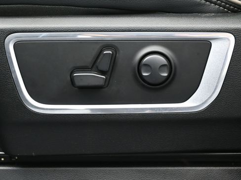 Used 2024 RAM 1500 Laramie AWD/4WD image 10