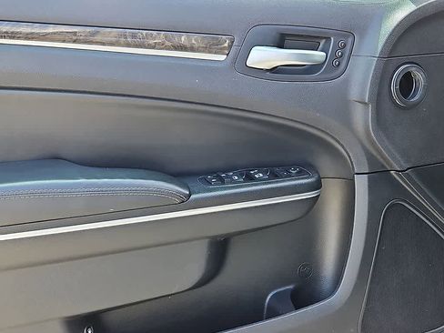 Used 2016 Chrysler 300 C RWD image 11