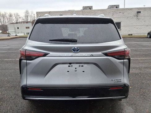 Certified 2024 Toyota Sienna Platinum image 24
