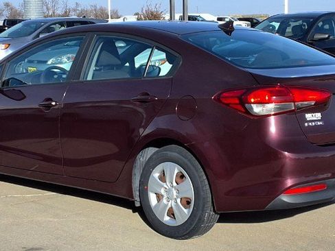 Used 2017 Kia Forte LX image 6
