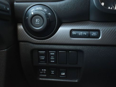 Used 2024 Nissan Titan PRO-4X w/ Pro-4x Convenience Package AWD/4WD image 17