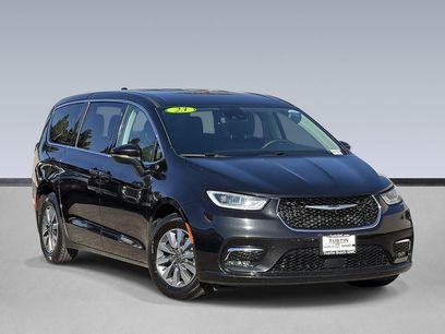 Used 2023 Chrysler Pacifica Touring-L