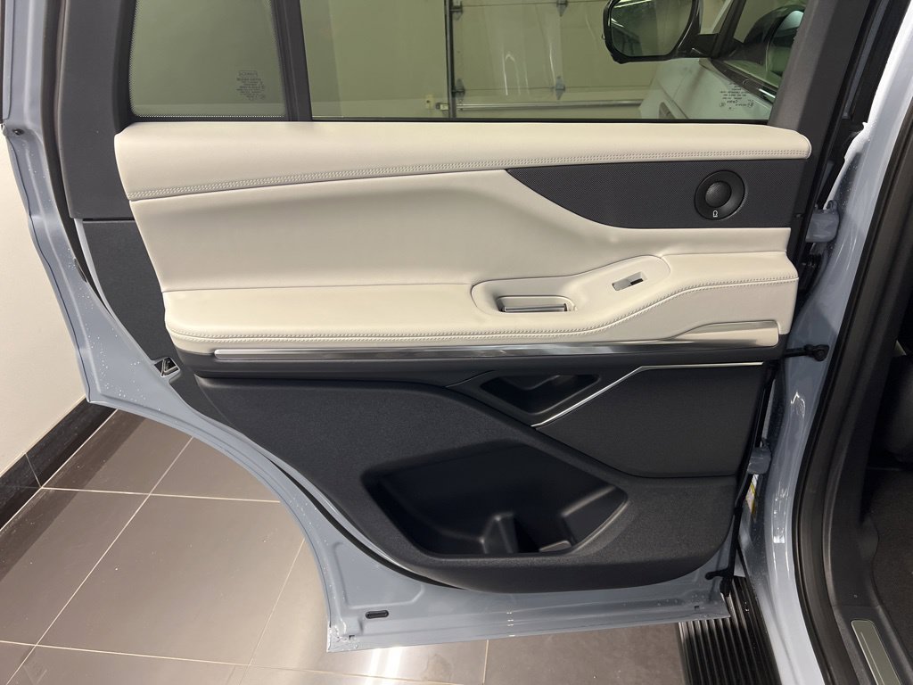 New 2026 Lincoln Navigator Premiere AWD/4WD image 28