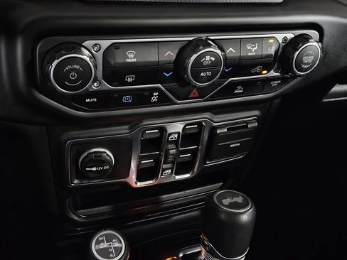 Used 2023 Jeep Wrangler Unlimited Sahara image 15