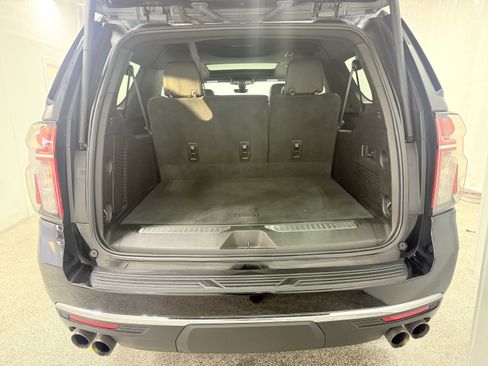 Used 2021 Chevrolet Suburban Premier w/ Premium Package image 10