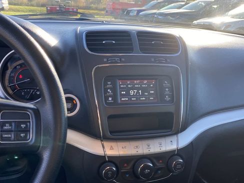 Used 2020 Dodge Journey SE image 23