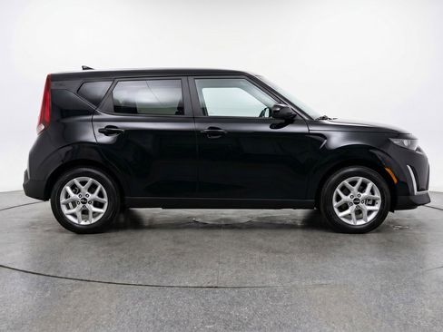 Used 2025 Kia Soul LX w/ LX Technology Package image 11
