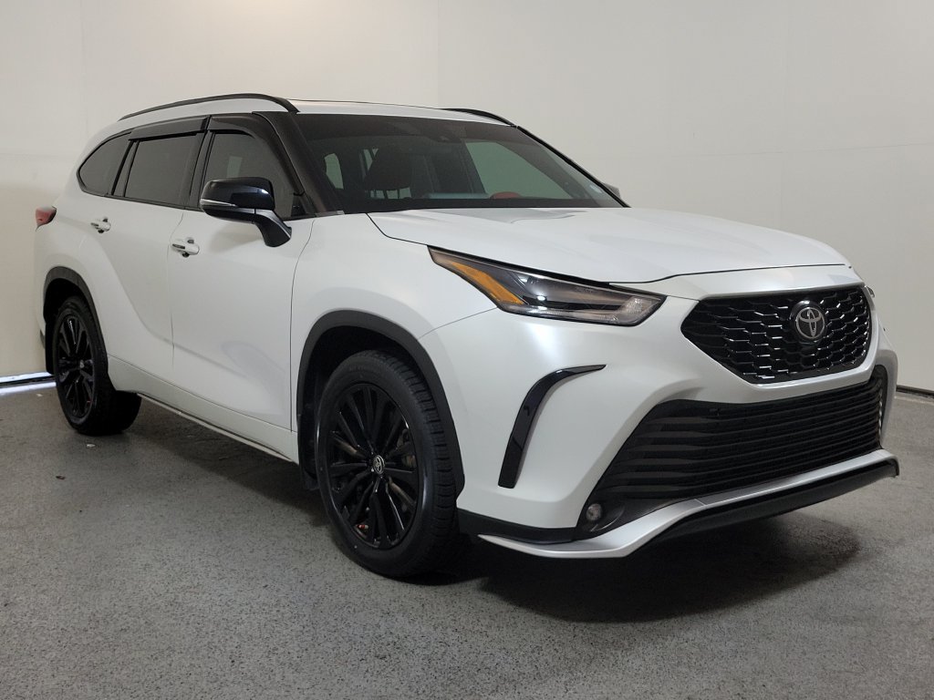 Used 2023 Toyota Highlander XSE FWD image 1