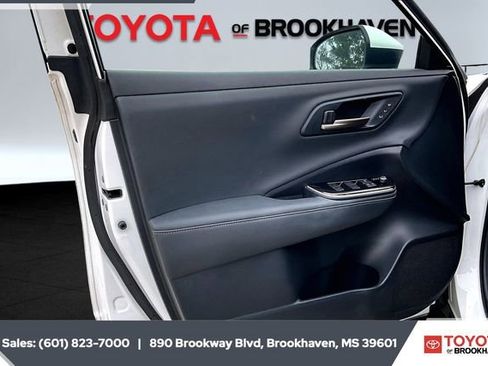 Used 2024 Toyota Crown Limited image 17