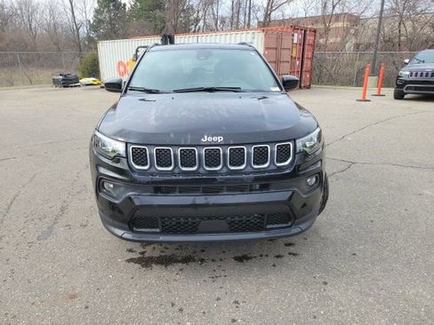 Used 2023 Jeep Compass Latitude image 8