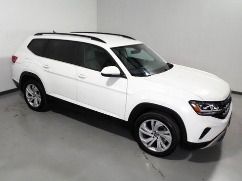 Used 2023 Volkswagen Atlas SE w/ Technology Package image 11