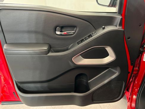 Used 2022 Nissan Frontier SV image 14