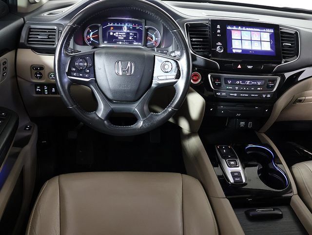 Used 2019 Honda Pilot Touring image 3