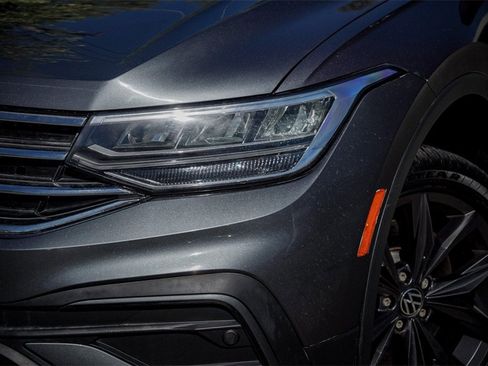 Used 2022 Volkswagen Tiguan SE image 3