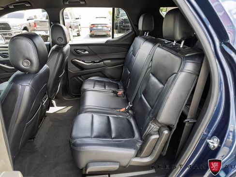 Used 2022 Chevrolet Traverse LT FWD image 36