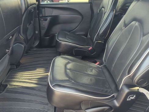 Used 2021 Chrysler Pacifica Limited w/ S Appearance Package image 22