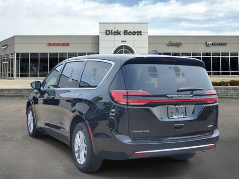 New 2027 Chrysler Pacifica Select AWD/4WD image 3