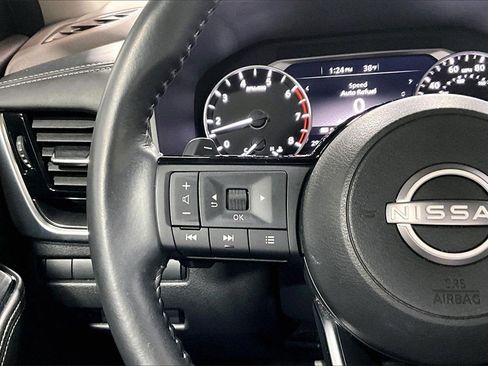 Used 2023 Nissan Rogue SV w/ SV Premium Package image 10