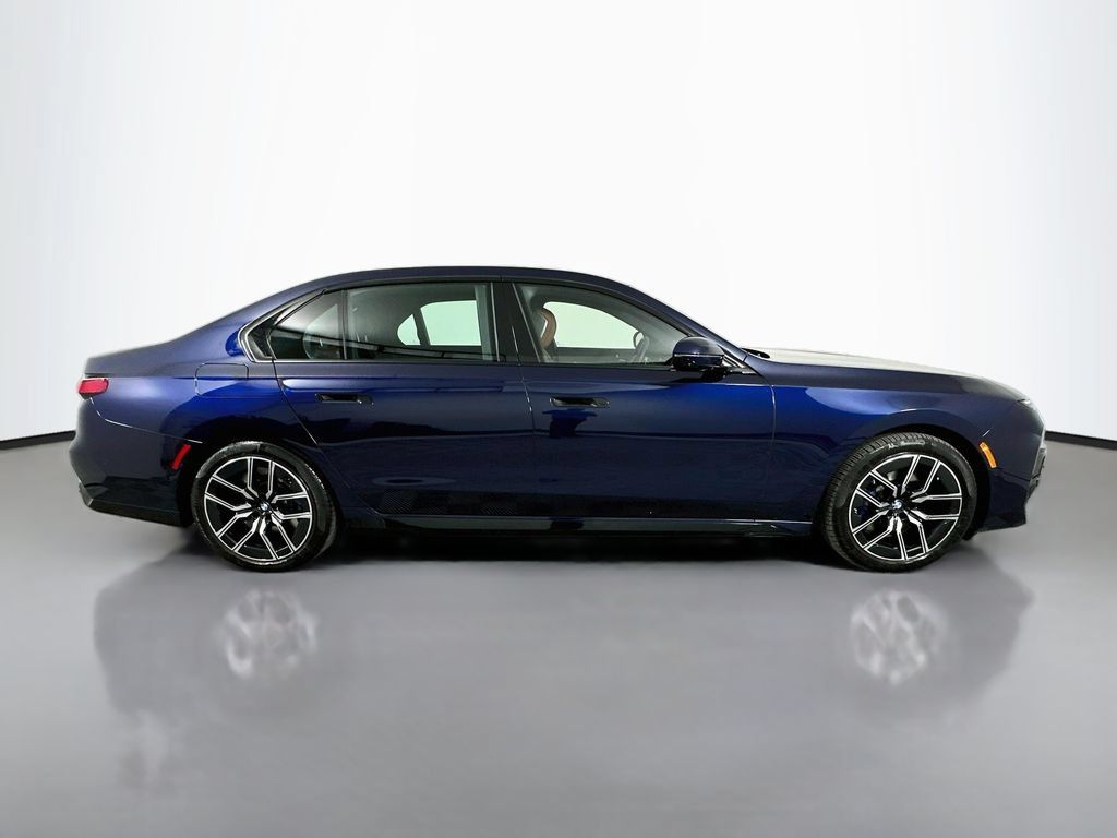 Certified 2024 BMW 760i xDrive AWD/4WD image 4