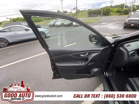 Used 2017 Nissan Rogue S AWD/4WD image 9