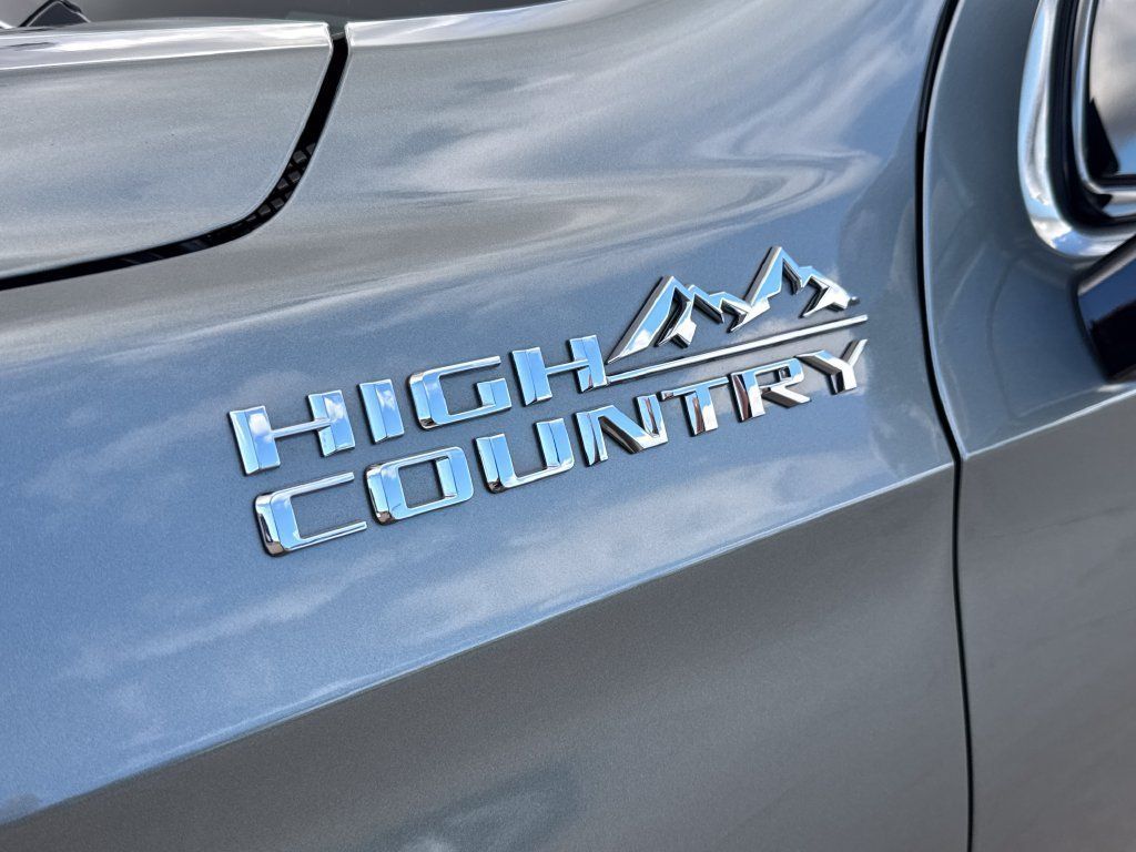 Used 2024 Chevrolet Tahoe High Country AWD/4WD image 9