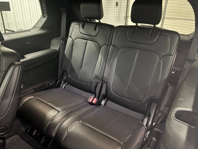 Used 2025 Jeep Grand Cherokee L Limited w/ Luxury Tech Group II AWD/4WD image 12