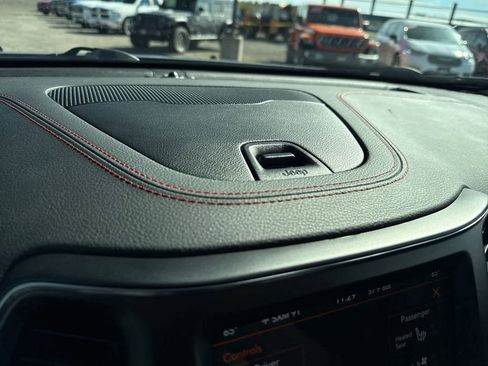 Used 2022 Jeep Cherokee Trailhawk w/ Premium Leather Package image 32