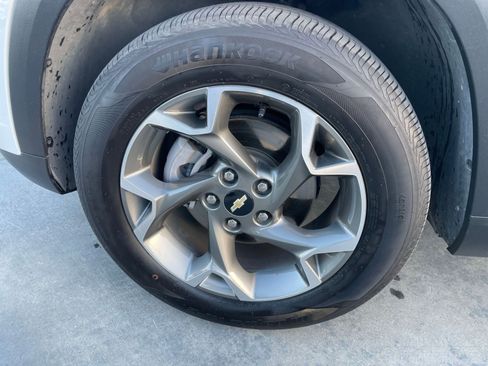 Used 2025 Chevrolet Trax LT image 30