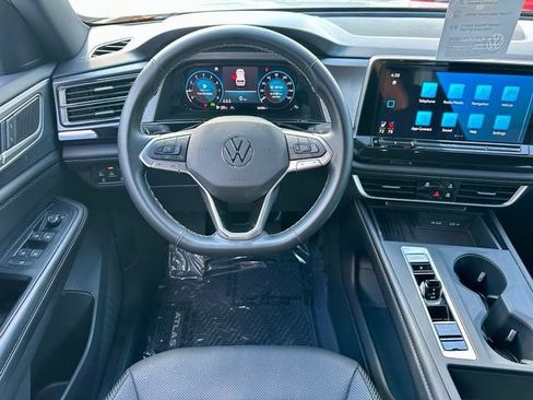 Certified 2025 Volkswagen Atlas Cross Sport SE AWD/4WD image 15