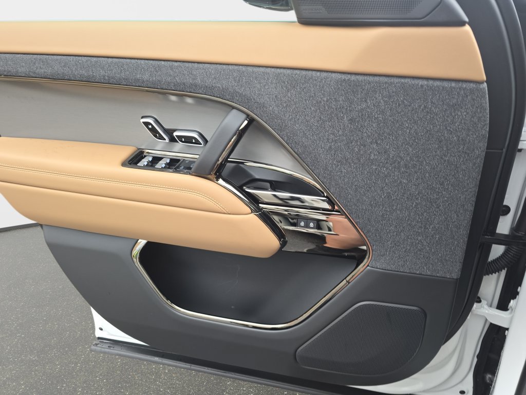 New 2027 Land Rover Range Rover Sport SE AWD/4WD image 19