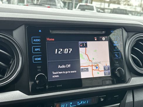 Used 2017 Toyota Tacoma TRD Off-Road w/ Premium & Technology Package image 14