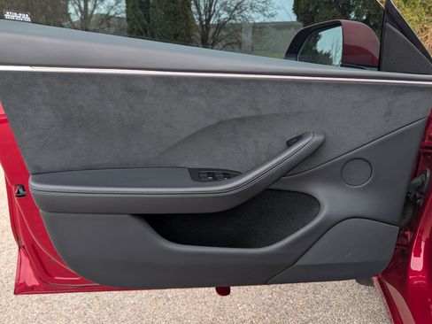 Used 2024 Tesla Model 3 Performance image 31