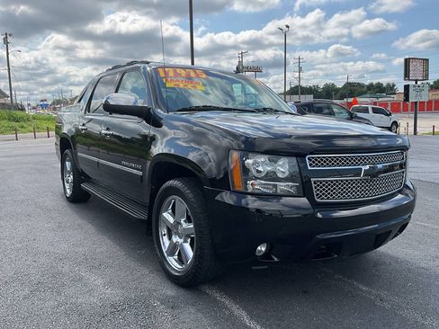 Used 2013 Chevrolet Avalanche LTZ AWD/4WD image 7