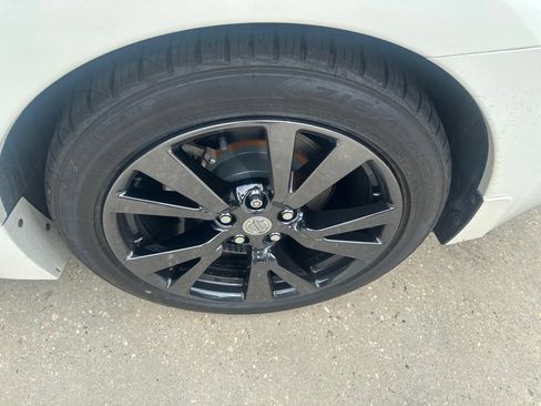 Used 2017 Nissan Maxima Platinum FWD image 11