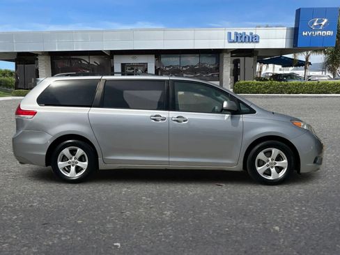Used 2012 Toyota Sienna LE FWD image 9
