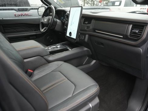 Certified 2023 Ford Expedition Platinum image 18