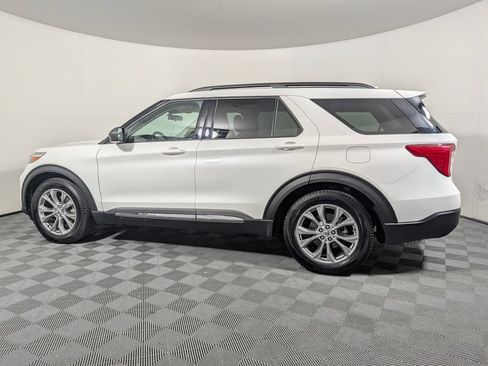 Certified 2022 Ford Explorer XLT w/ Equipment Group 202A RWD image 5