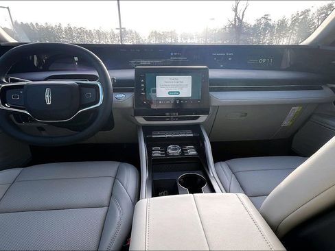 New 2026 Lincoln Nautilus Premier image 5