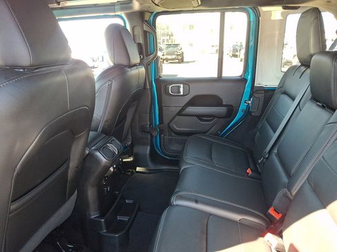 Used 2020 Jeep Wrangler Unlimited Sahara image 20