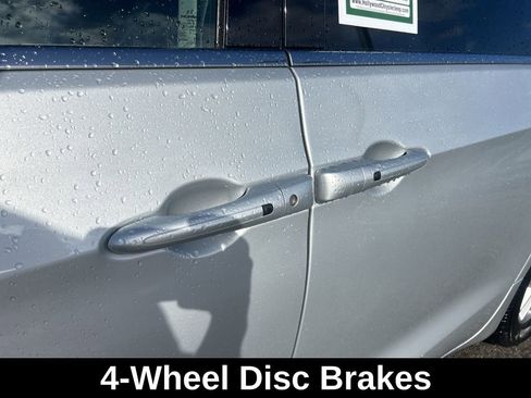 Used 2024 Chrysler Pacifica Touring-L image 20