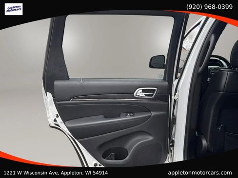 Used 2018 Jeep Grand Cherokee Overland AWD/4WD image 28