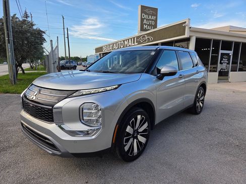 Used 2025 Mitsubishi Outlander SE FWD image 1