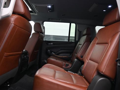 Used 2020 Chevrolet Suburban Premier w/ Premier Plus Edition image 20