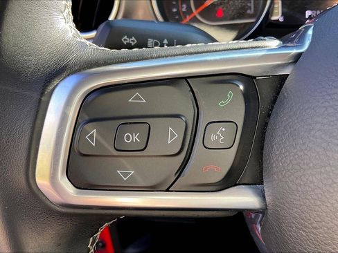 Used 2019 Jeep Wrangler Unlimited Sahara AWD/4WD image 17