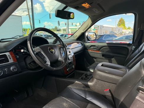 Used 2014 Chevrolet Tahoe LT w/ Luxury Package AWD/4WD image 13