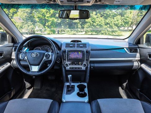 Used 2012 Toyota Camry SE w/ Leather Pkg FWD image 2