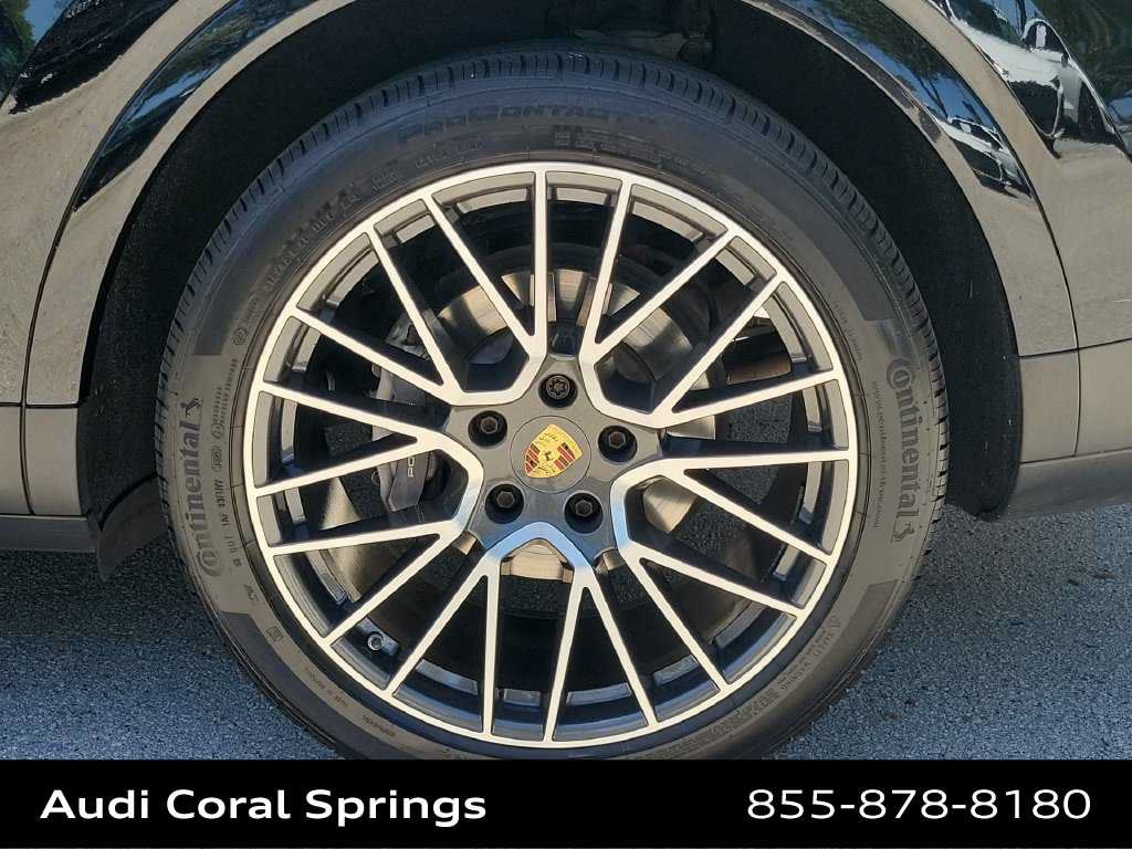 Used 2023 Porsche Cayenne AWD/4WD image 16